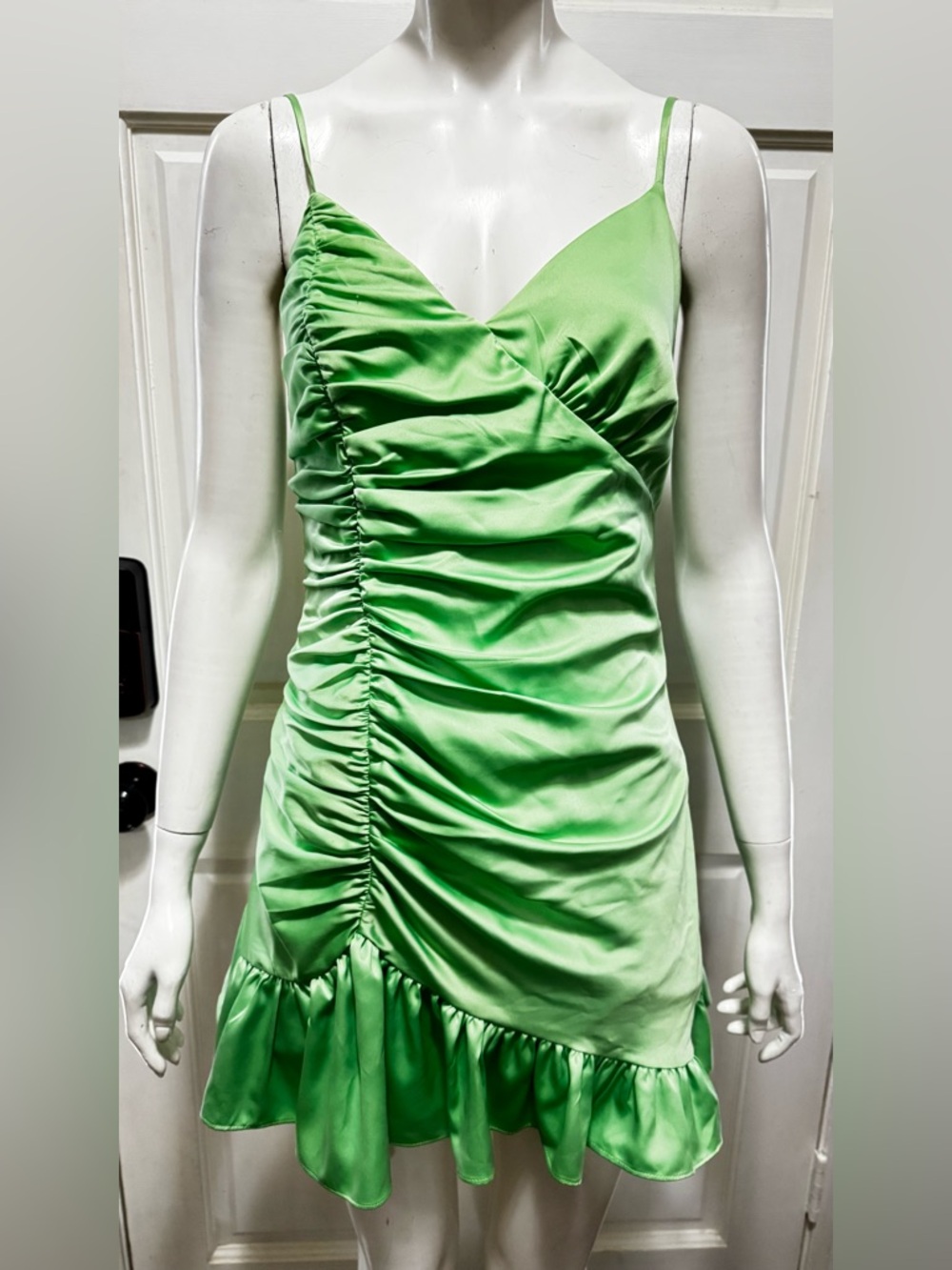 MAJORELLE coquette Bright Green Ruched Ruffle Mini Dress Size Medium A - Picture 2 of 16